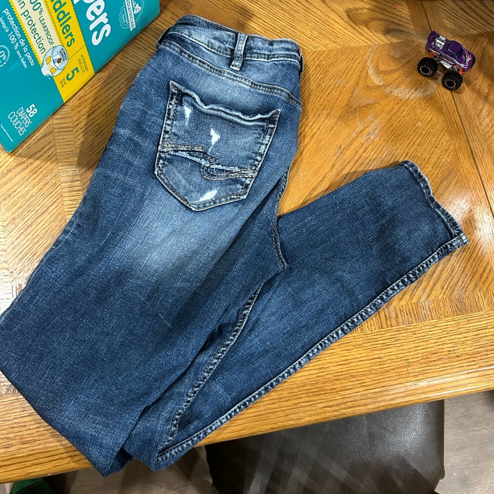 Silver “Sam” Women’s Jeans- distressed skinny